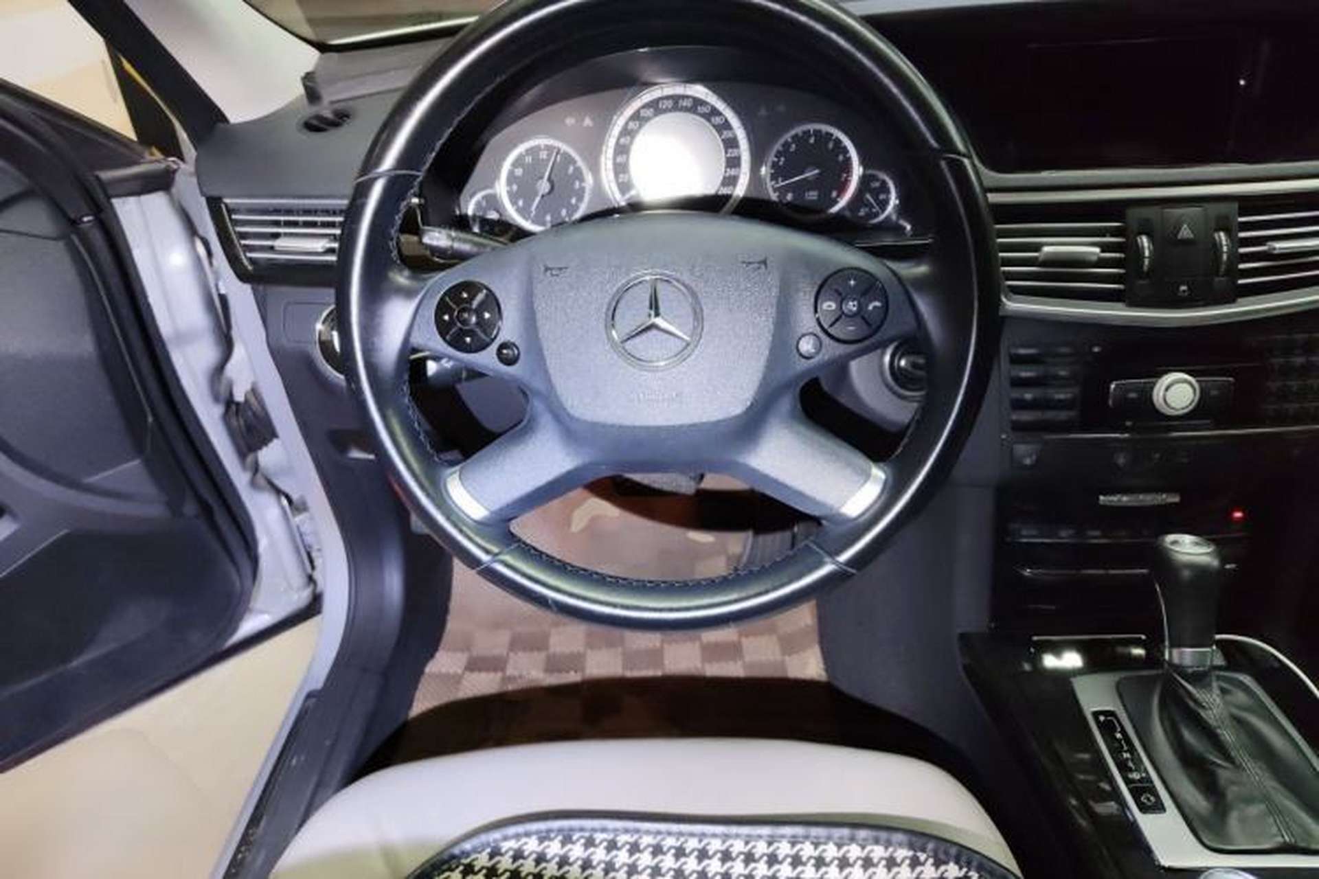 Used Mercedes-Benz E-Class 2010 E 260 CGI Fashion Model Steering Wheel