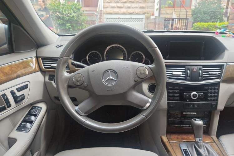 Used Mercedes-Benz E-Class 2010 E 200 CGI Elegant Model Steering Wheel