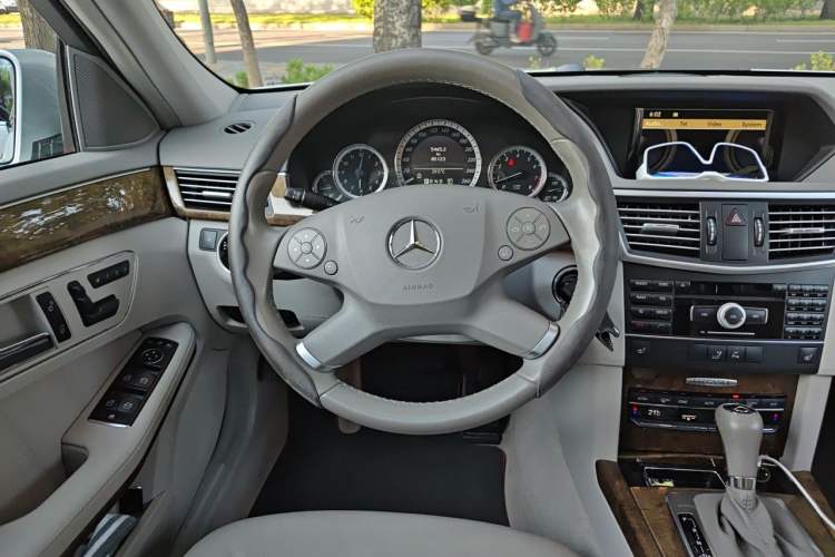 Used Mercedes-Benz E-Class 2010 E 200 CGI Elegant Model Steering Wheel