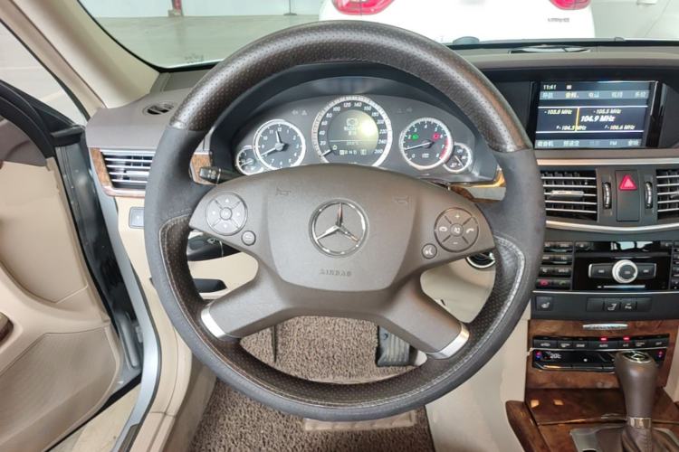 Used Mercedes-Benz E-Class 2010 E 200 CGI Elegant Model Steering Wheel