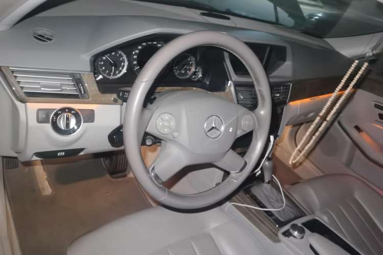 Used Mercedes-Benz E-Class 2010 E 200 CGI Elegant Model Steering Wheel