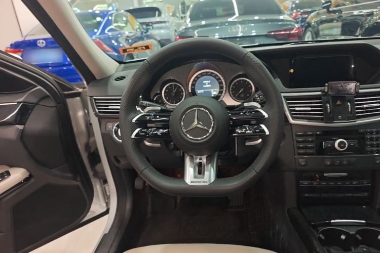 Used Mercedes-Benz E-Class 2010 E 300 Fashion Luxury Edition Steering Wheel
