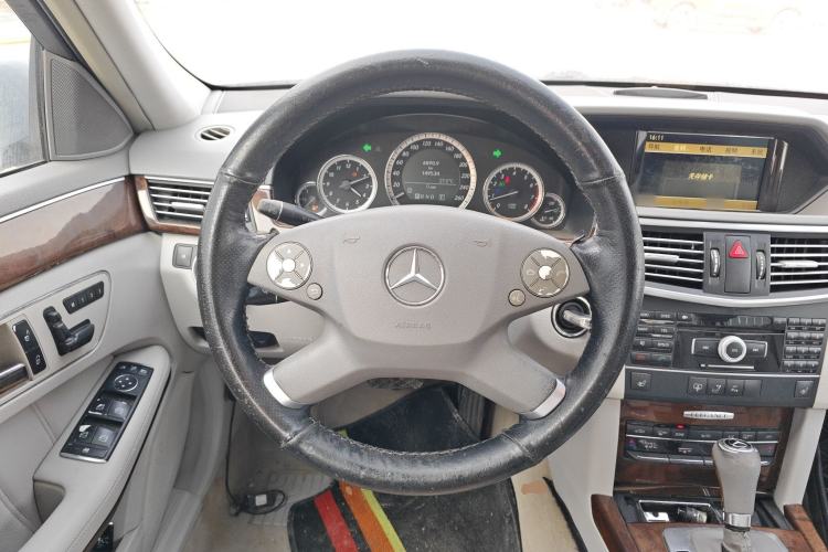 Used Mercedes-Benz E-Class 2010 E 260 L CGI Elegant Model Steering Wheel