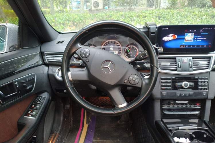 Used Mercedes-Benz E-Class 2010 E 300 L Fashion Model Steering Wheel