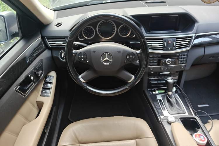 Used Mercedes-Benz E-Class 2010 E 260 CGI Fashion Model Steering Wheel