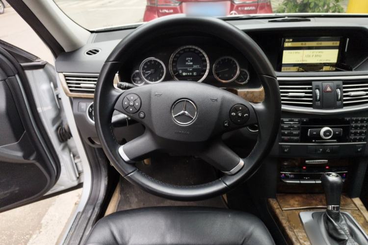 Used Mercedes-Benz E-Class 2010 E 200 CGI Elegant Model Steering Wheel