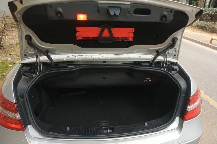 Used Mercedes-Benz E-Class 2010 E 260 CGI Convertible Trunk
