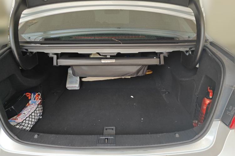 Used Mercedes-Benz E-Class 2010 E 300 Elegant Luxury Edition Trunk