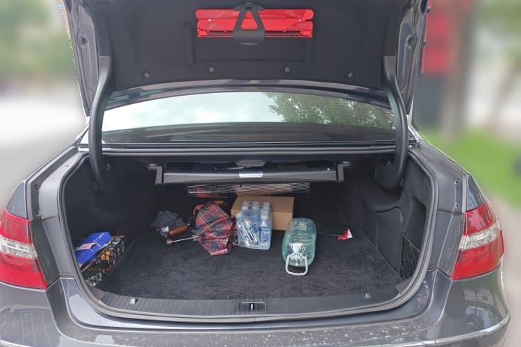 Used Mercedes-Benz E-Class 2010 E 300 L Fashion Model Trunk