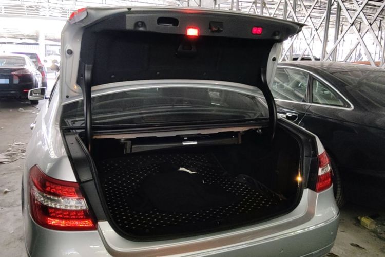 Used Mercedes-Benz E-Class 2010 E 300 Fashion Luxury Edition Trunk