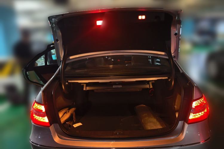 Used Mercedes-Benz E-Class 2010 E 300 Fashion Luxury Edition Trunk