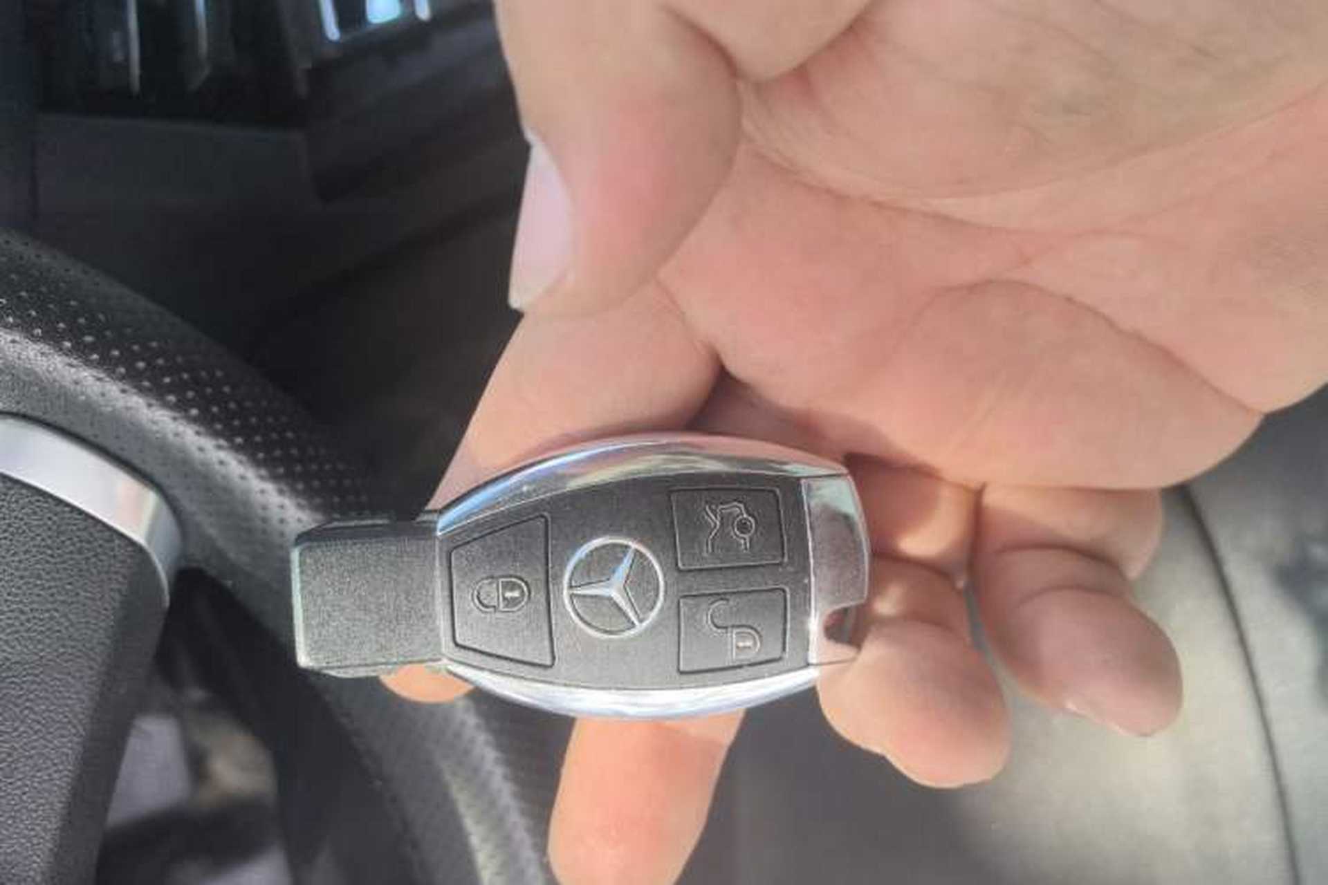 Used Mercedes-Benz E-Class 2010 E 300 L Fashion Model Vehicle Key