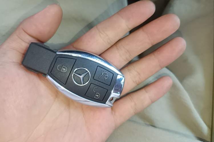Used Mercedes-Benz E-Class 2010 E 300 L Fashion Model Vehicle Key