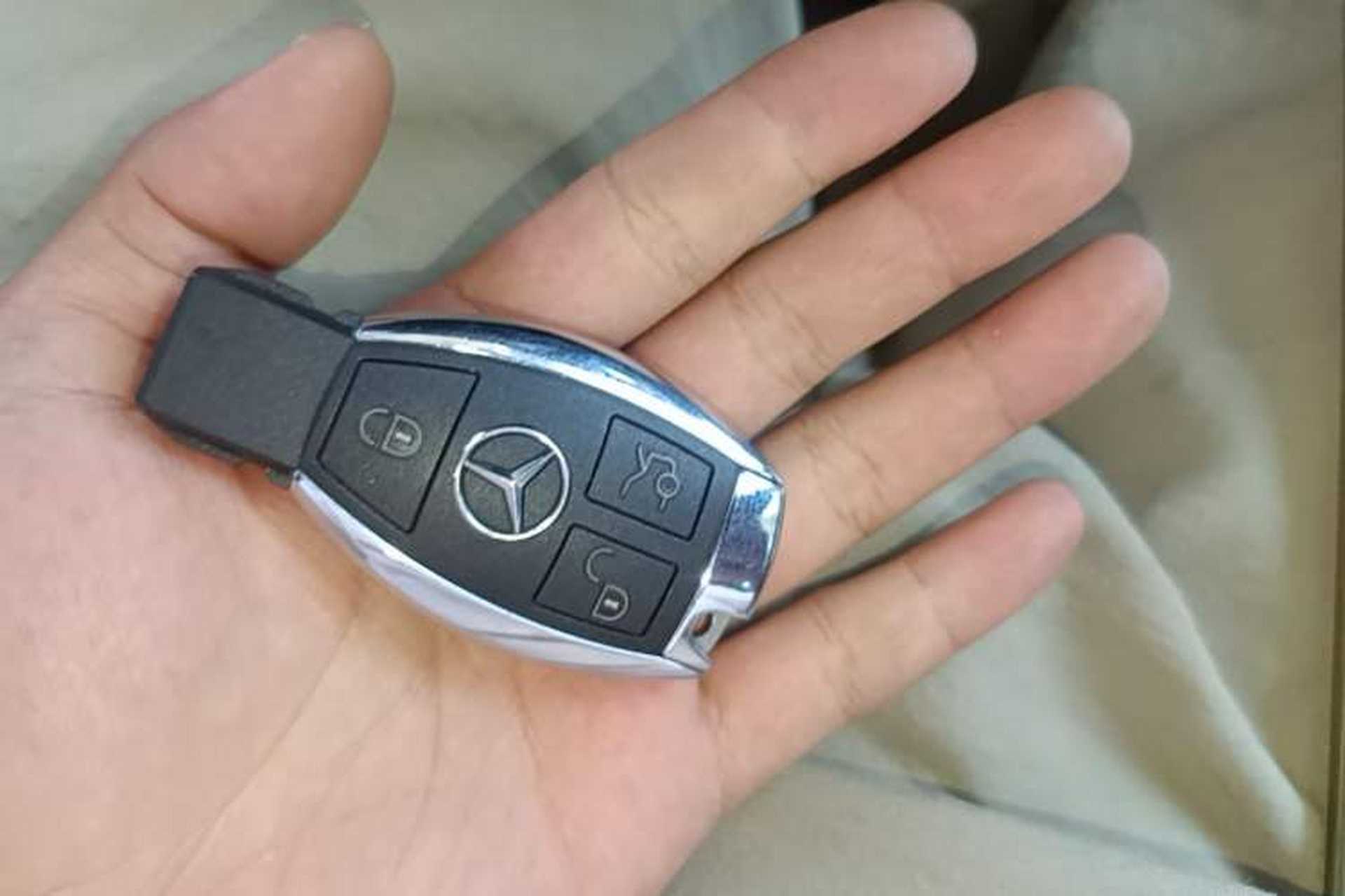 Used Mercedes-Benz E-Class 2010 E 300 L Fashion Model Vehicle Key