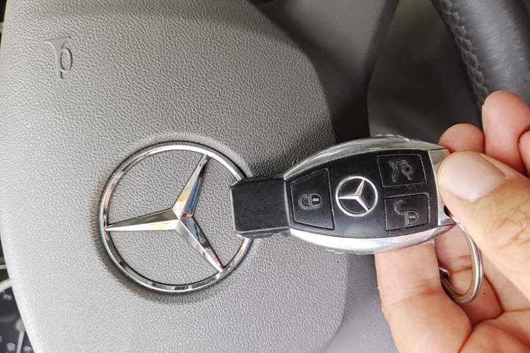 Used Mercedes-Benz E-Class 2010 E 300 Elegant Luxury Edition Vehicle Key
