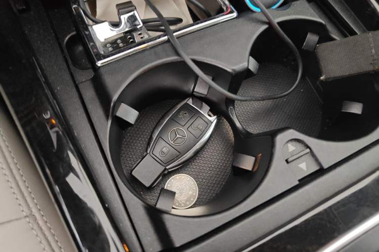 Used Mercedes-Benz E-Class 2010 E 300 Elegant Luxury Edition Vehicle Key