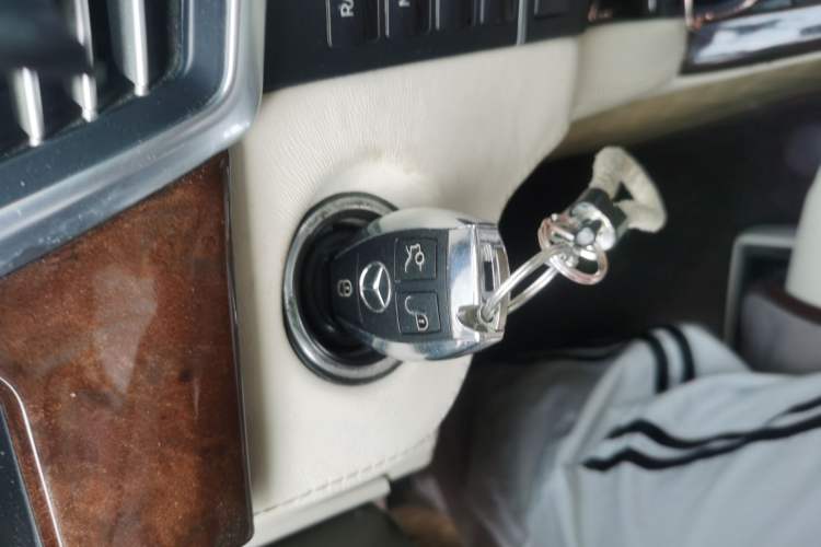 Used Mercedes-Benz E-Class 2010 E 260 L CGI Elegant Model Vehicle Key
