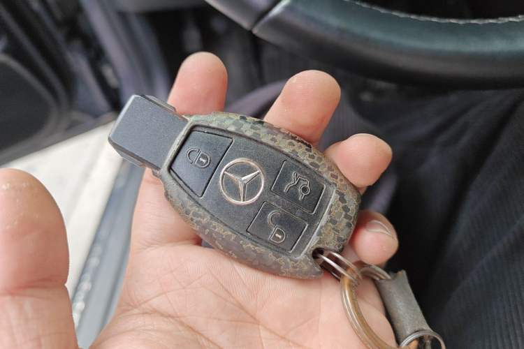 Used Mercedes-Benz E-Class 2010 E 300 L Fashion Model Vehicle Key