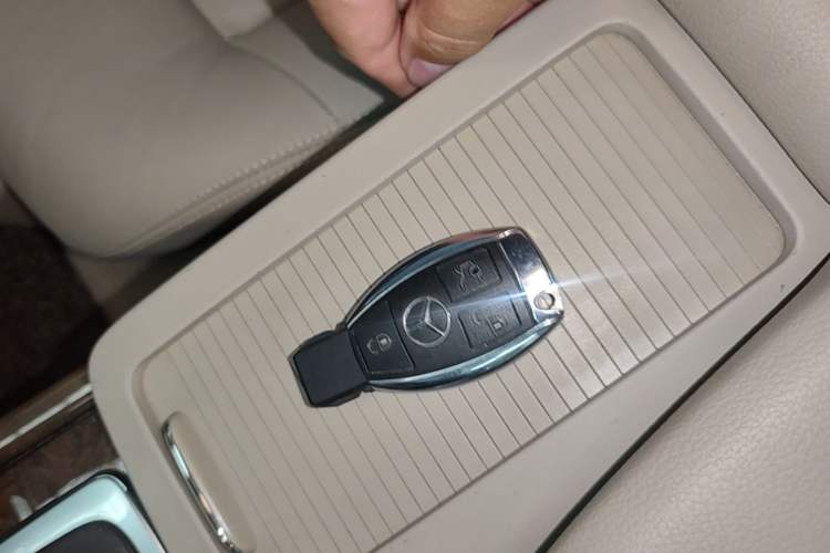 Used Mercedes-Benz E-Class 2010 E 200 CGI Elegant Model Vehicle Key