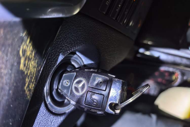 Used Mercedes-Benz E-Class 2010 E 300 Fashion Luxury Edition Vehicle Key