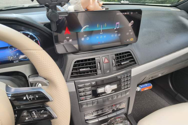 Used Mercedes-Benz E-Class 2010 E 260 CGI Convertible Audio And AC Panel