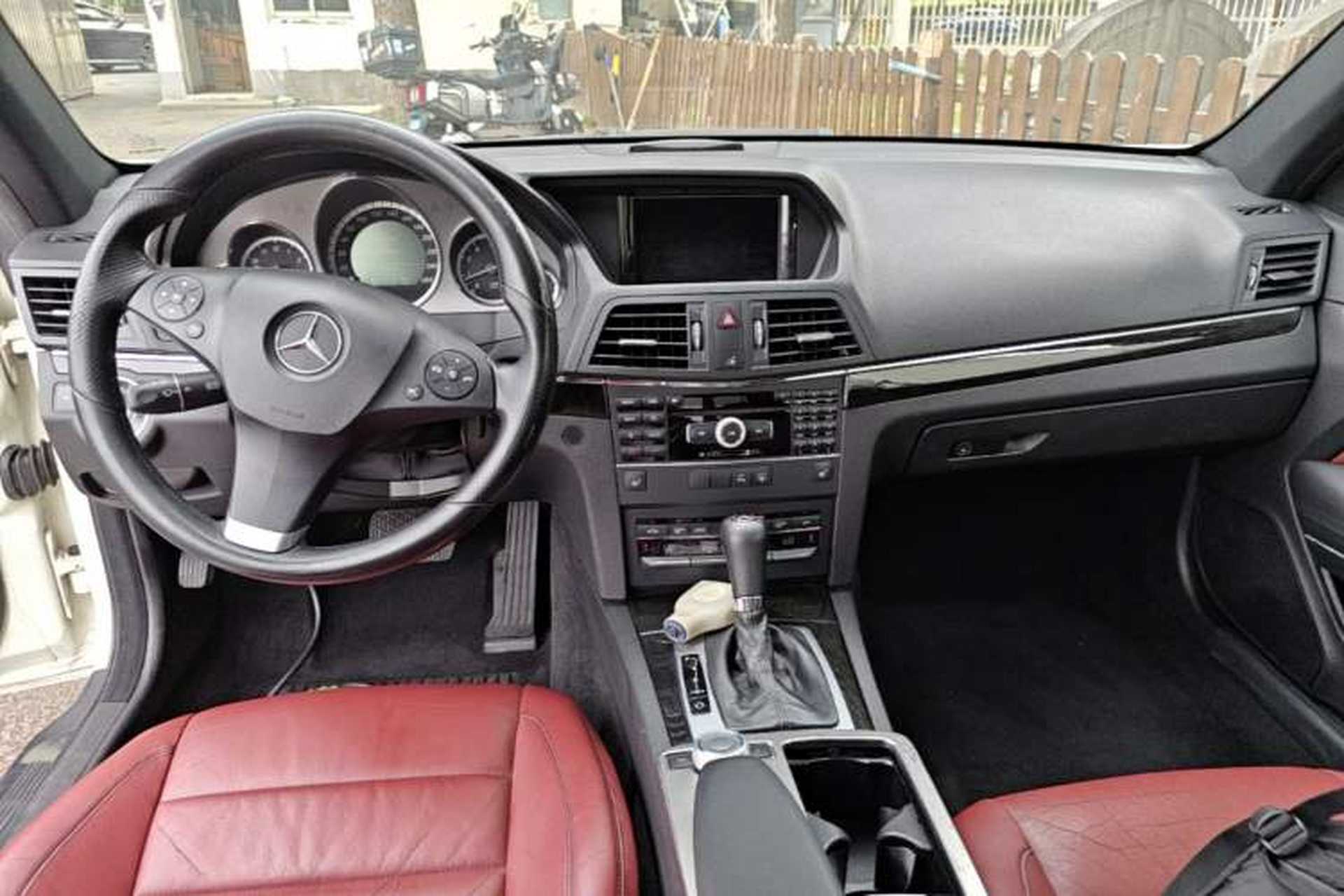 Used Mercedes-Benz E-Class 2010 E 260 CGI Coupe Center Console