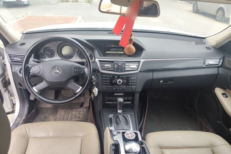 Used Mercedes-Benz E-Class 2010 E 260 CGI Fashion Model Center Console