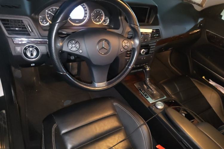 Used Mercedes-Benz E-Class 2010 E 260 CGI Coupe Center Console