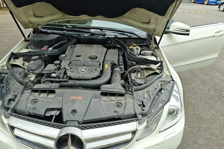 Used Mercedes-Benz E-Class 2010 E 260 CGI Coupe Engine Bay Left