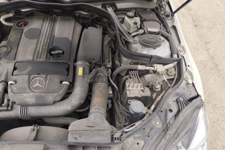 Used Mercedes-Benz E-Class 2010 E 260 CGI Fashion Model Engine Bay Left