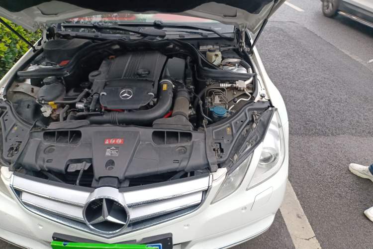 Used Mercedes-Benz E-Class 2010 E 260 CGI Convertible Engine Bay Left