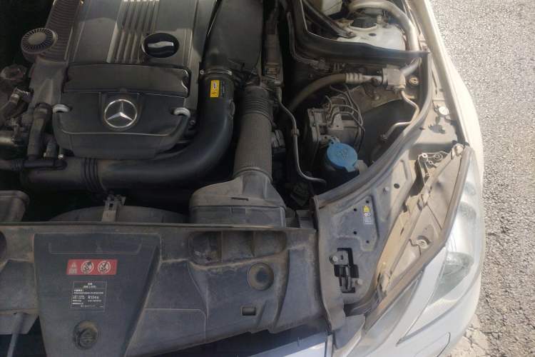 Used Mercedes-Benz E-Class 2010 E 260 CGI Coupe Engine Bay Left