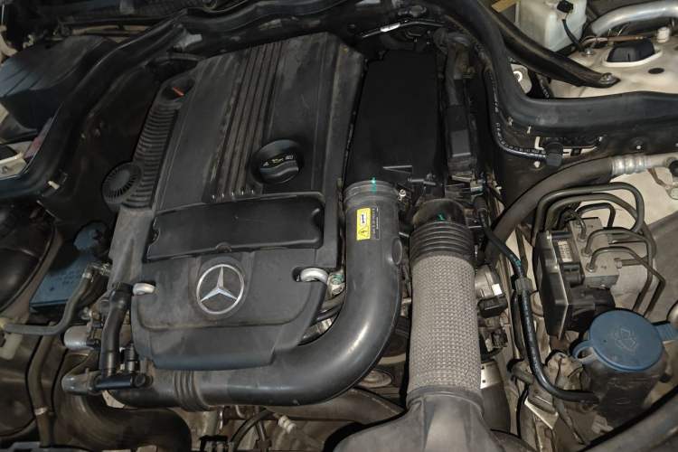 Used Mercedes-Benz E-Class 2010 E 260 CGI Coupe Engine Bay Left