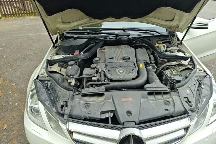Used Mercedes-Benz E-Class 2010 E 260 CGI Coupe Engine Bay Right