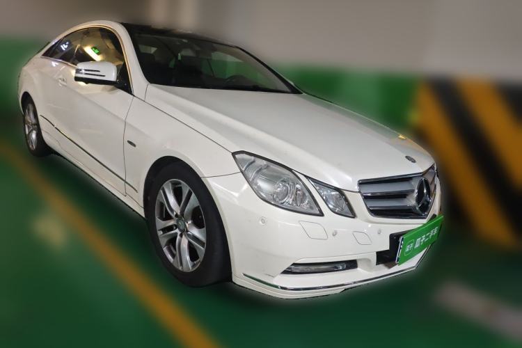 Used Mercedes-Benz E-Class 2010 E 260 CGI Coupe Front Right 45 Deg