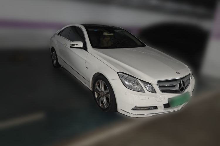 Used Mercedes-Benz E-Class 2010 E 260 CGI Coupe Front Right 45 Deg