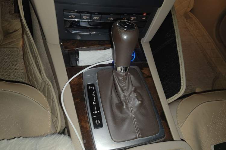 Used Mercedes-Benz E-Class 2010 E 260 CGI Coupe Gear Lever