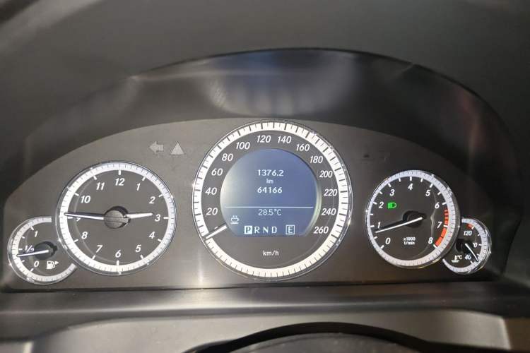 Used Mercedes-Benz E-Class 2010 E 260 CGI Coupe Instrument Cluster