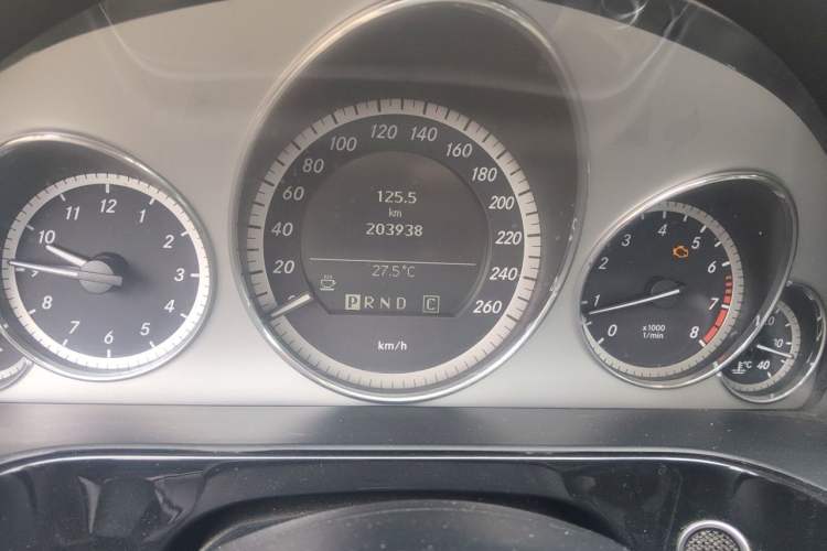 Used Mercedes-Benz E-Class 2010 E 260 CGI Fashion Model Odometer Close Up