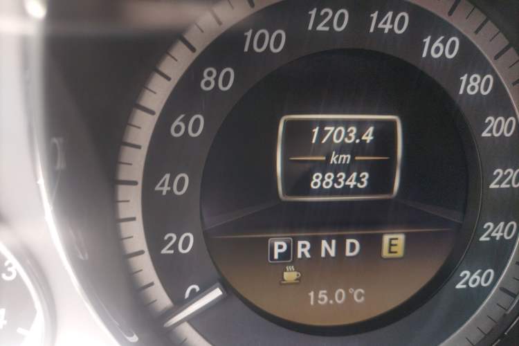 Used Mercedes-Benz E-Class 2010 E 260 CGI Coupe Odometer Close Up
