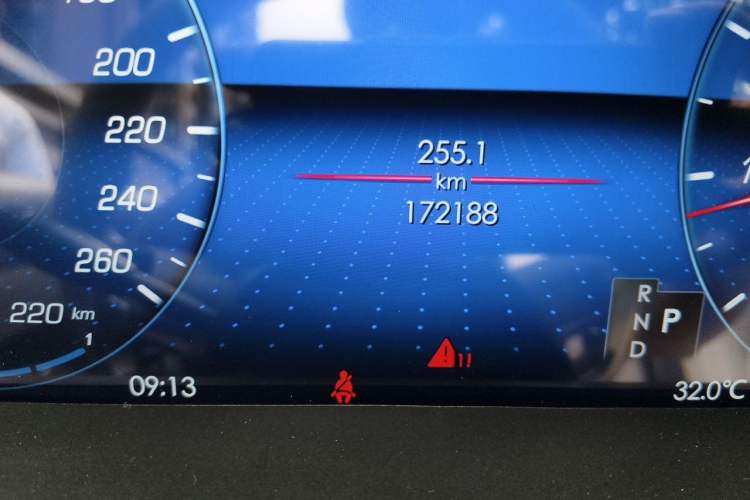 Used Mercedes-Benz E-Class 2010 E 260 CGI Convertible Odometer Close Up