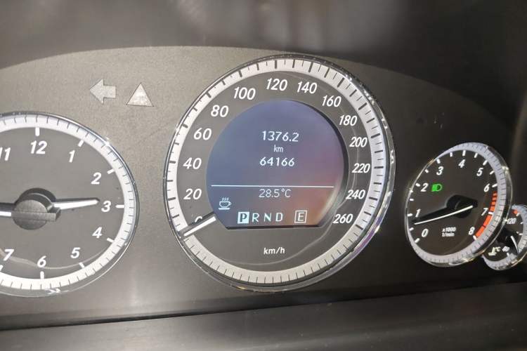 Used Mercedes-Benz E-Class 2010 E 260 CGI Coupe Odometer Close Up