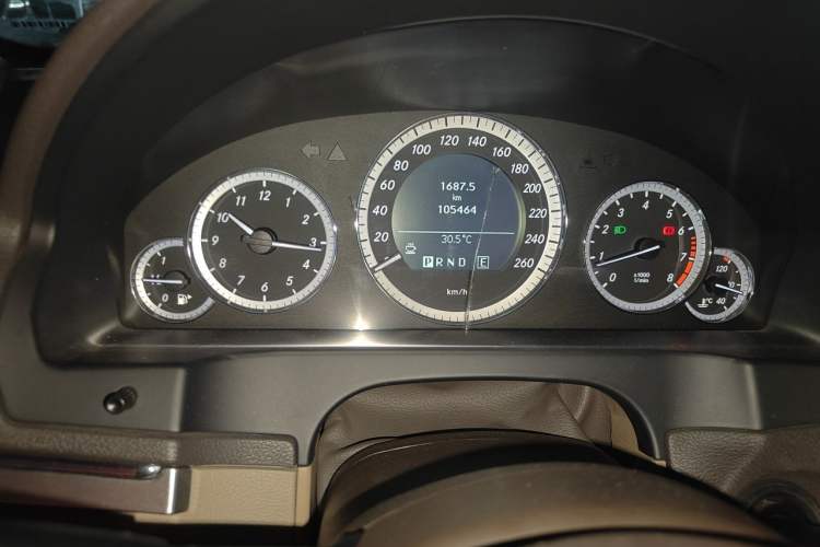 Used Mercedes-Benz E-Class 2010 E 260 CGI Coupe Odometer Close Up
