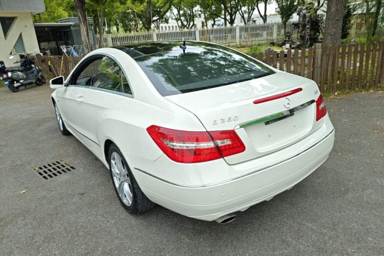 Used Mercedes-Benz E-Class 2010 E 260 CGI Coupe Rear Left 45 Deg