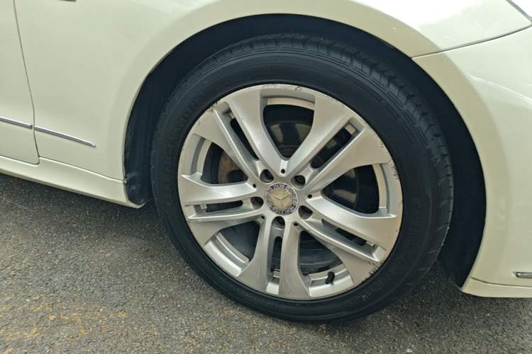 Used Mercedes-Benz E-Class 2010 E 260 CGI Coupe Right Front Wheel Hub