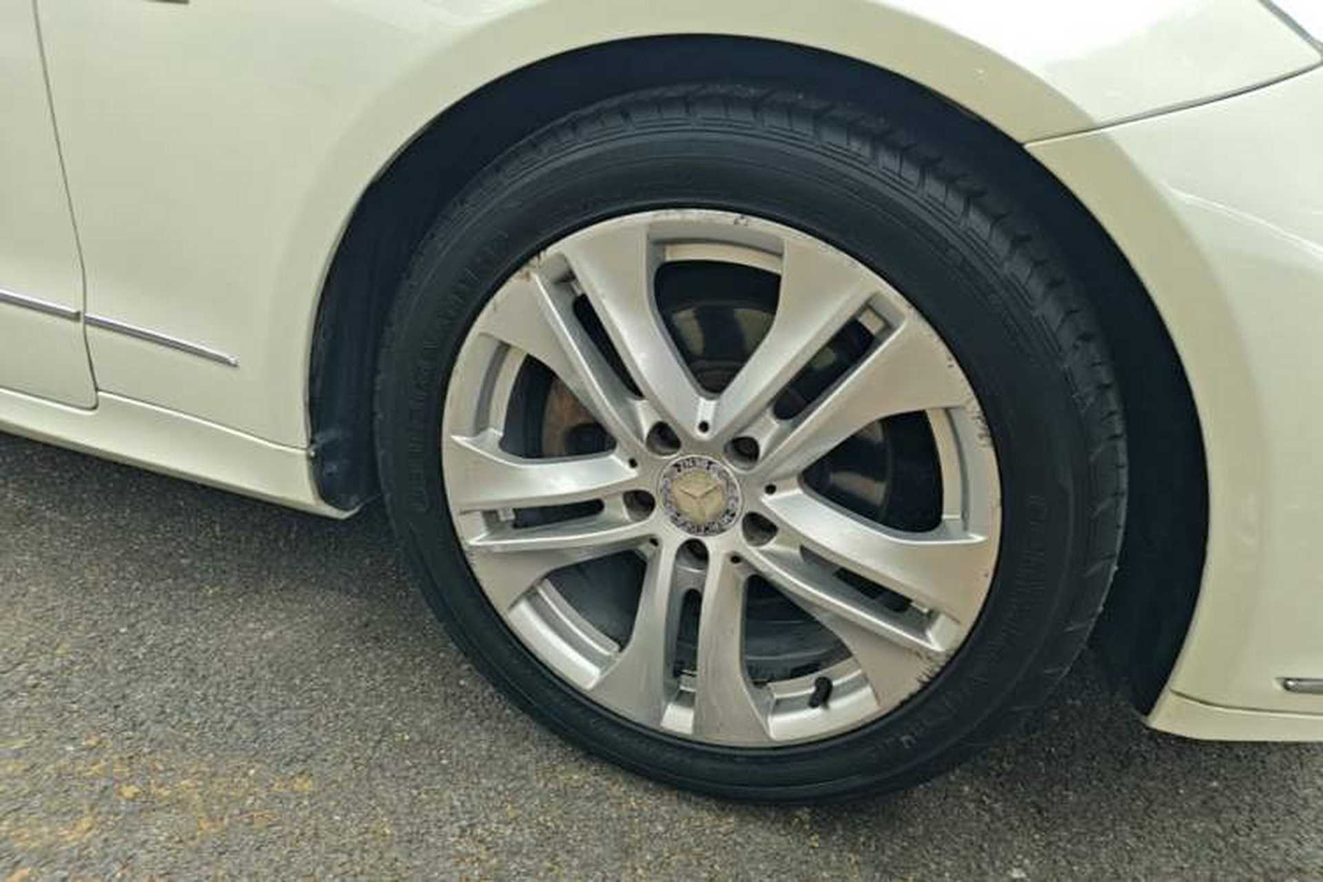 Used Mercedes-Benz E-Class 2010 E 260 CGI Coupe Right Front Wheel Hub