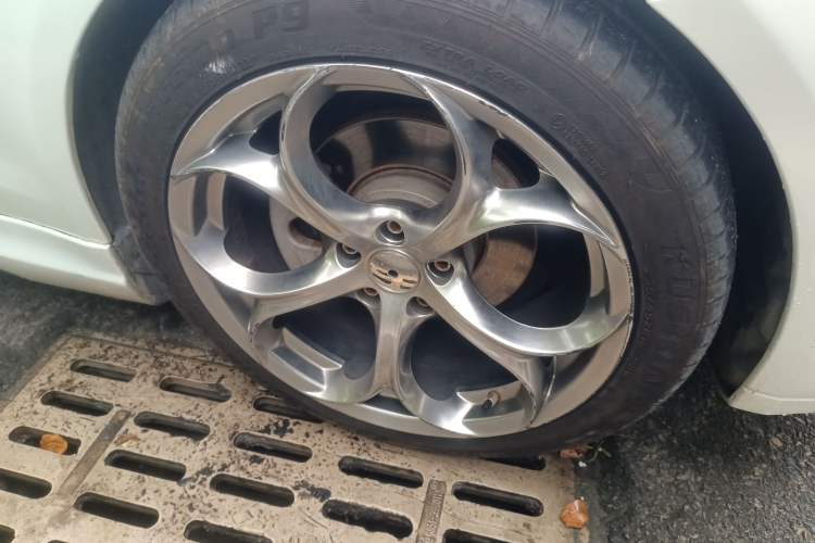 Used Mercedes-Benz E-Class 2010 E 260 CGI Convertible Right Front Wheel Hub