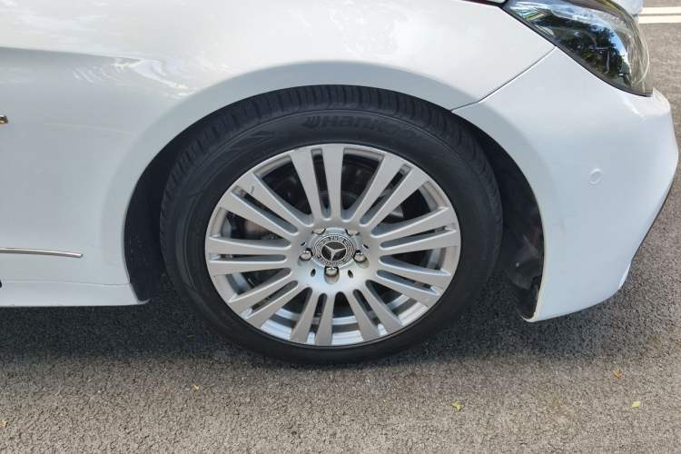 Used Mercedes-Benz E-Class 2010 E 260 CGI Convertible Right Front Wheel Hub
