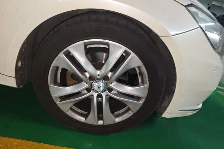 Used Mercedes-Benz E-Class 2010 E 260 CGI Coupe Right Front Wheel Hub