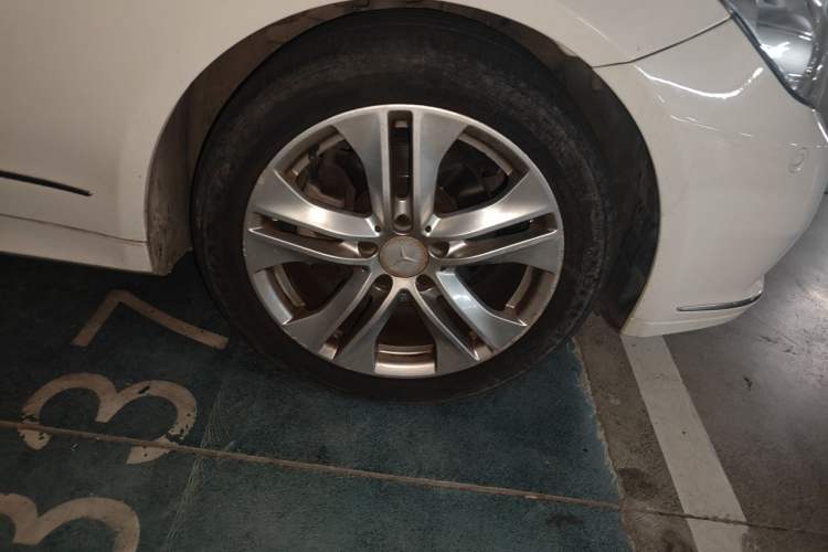 Used Mercedes-Benz E-Class 2010 E 260 CGI Coupe Right Front Wheel Hub